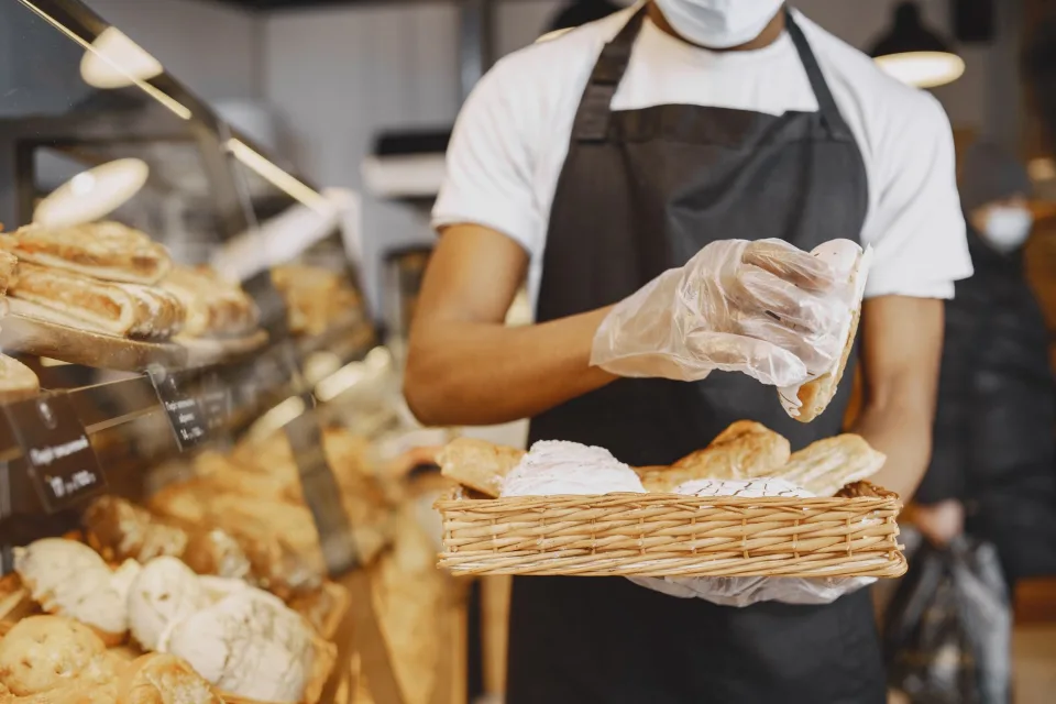 Khay bánh mì mới ra lò